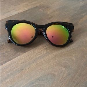 Tortoiseshell mirrored sunglasses 🕶